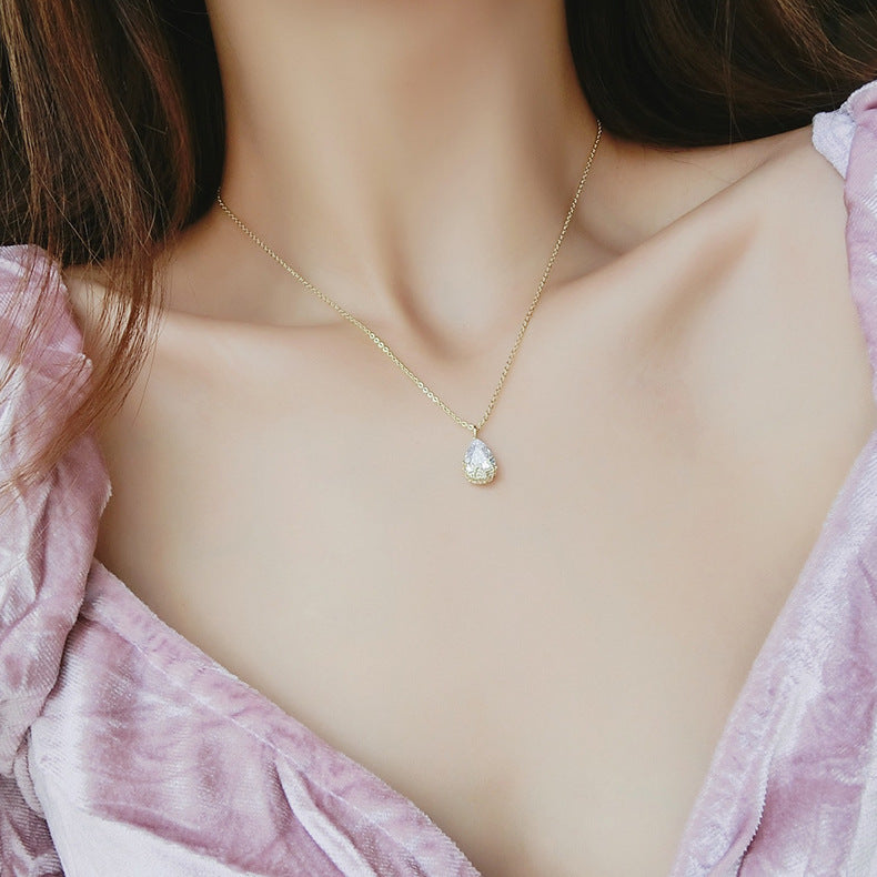 Collar con colgante de circonita en forma de gota de agua estilo vintage de tendencia de moda para mujer